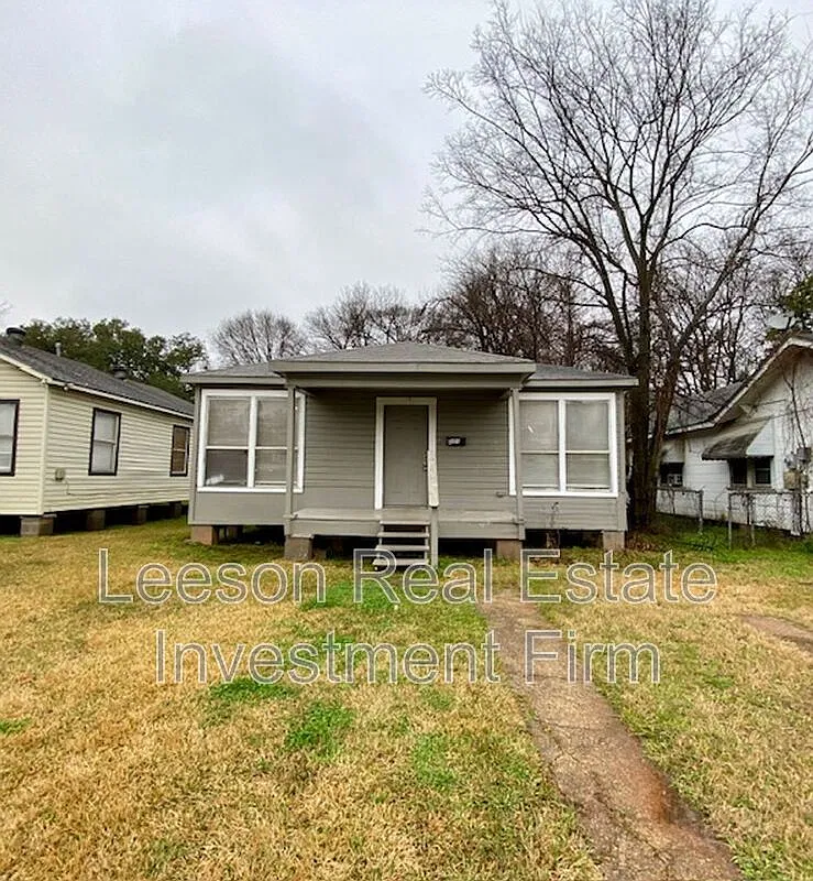 3 bed, 1.0 bath, 1036 sqft, $900 — Photo 1