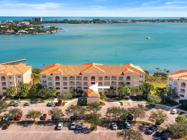 21 Harbour Isle Drive #203, Hutchinson Island, FL 34949