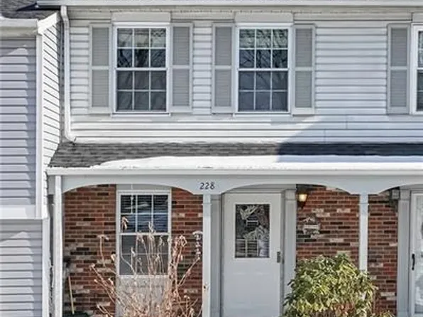 228 Olde Orchard Dr, Bridgeville, PA 15017