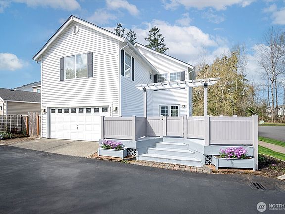 2nd image of 1198 Garry Oaks Avenue
