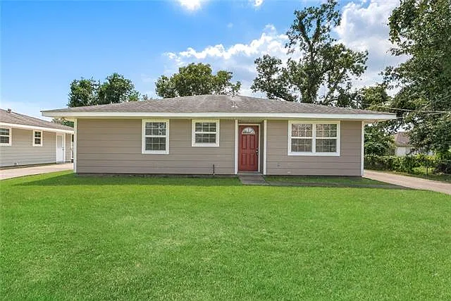 3 bed, 2.0 bath, 1200 sqft, $1,800 — Photo 2