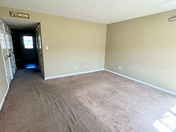 4th image of 3880 Banyan Dr #C