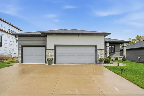 8920 Shadow Creek Ln Photo 1