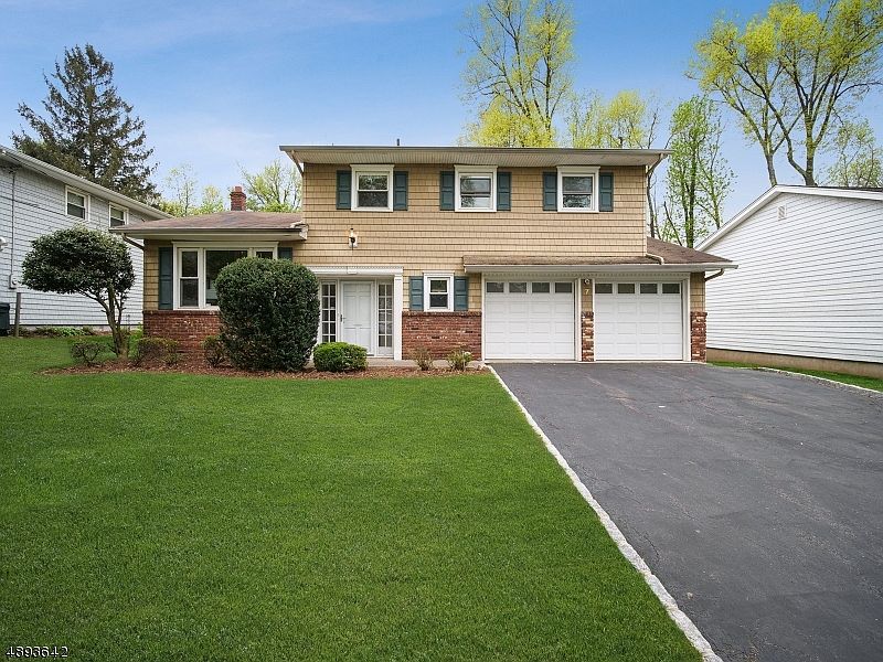 1st image of 7 Williamsburg Dr