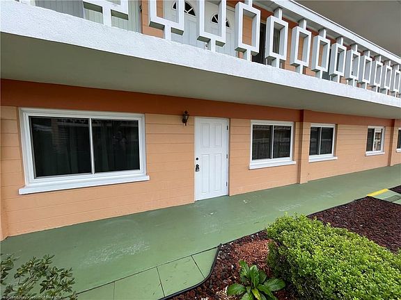 2nd image of 2111 Lakeview Dr Unit 1-B