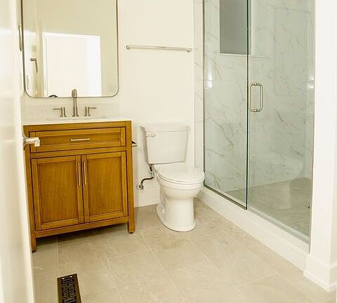 4th image of 1924 S Throop St Unit 1