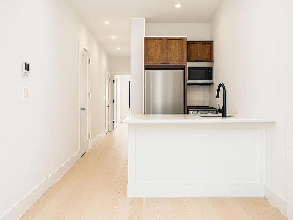 2nd image of 587 Onderdonk Ave #2A