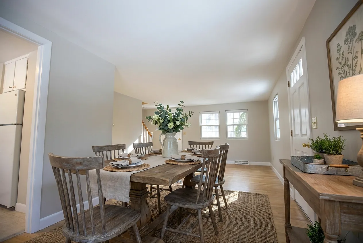 2 bed, 1000 sqft, $2,400 — Photo 3