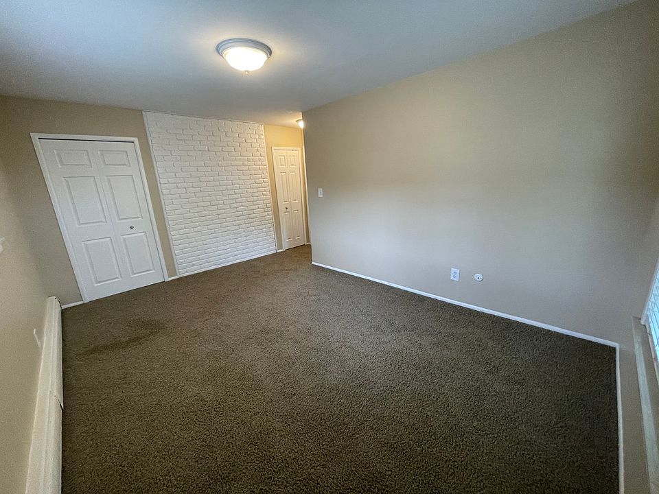 757 W Maple Rd, photo 21