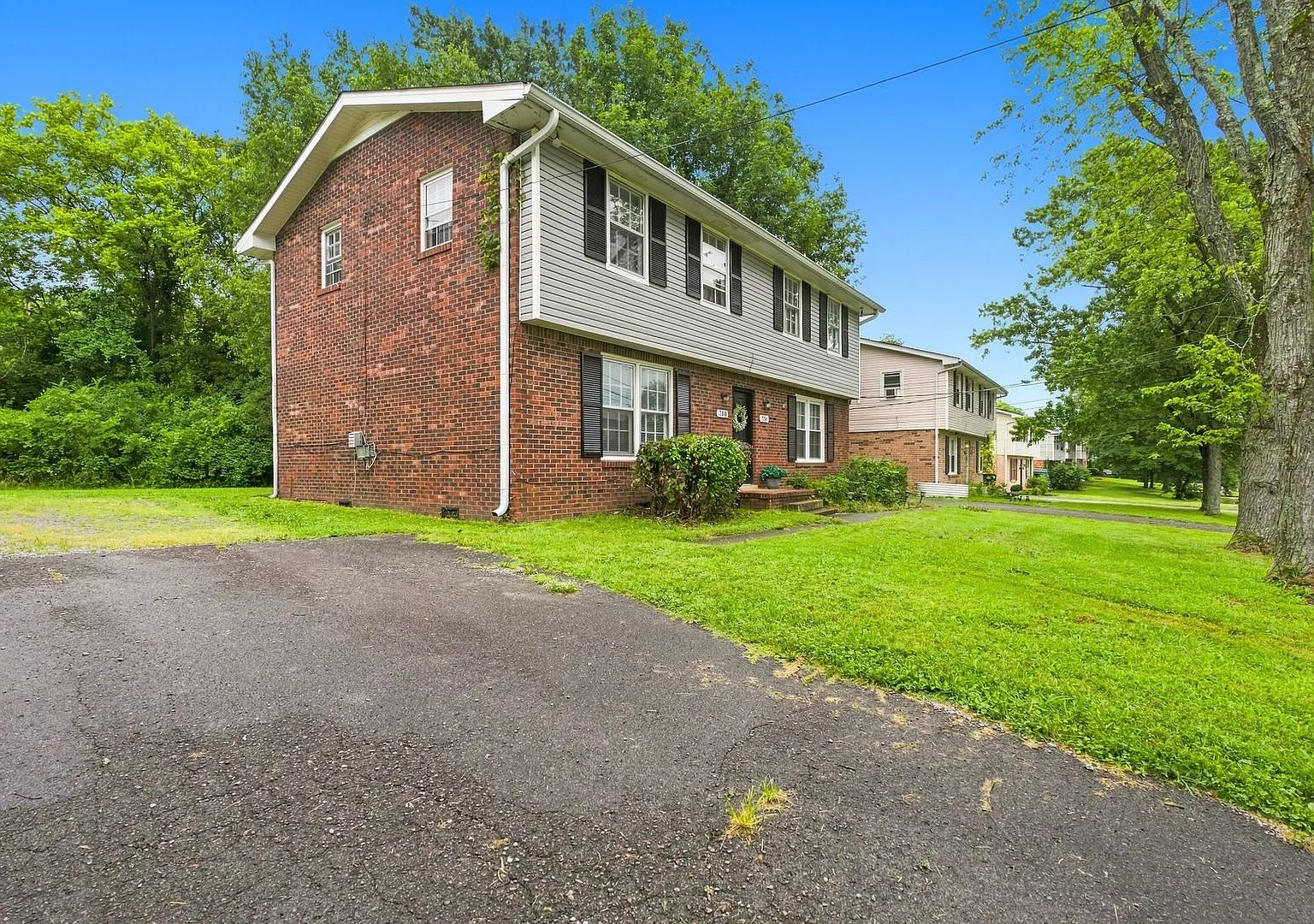 Charming 2-Story Bellevue Townhome in Nashville — Photo 3