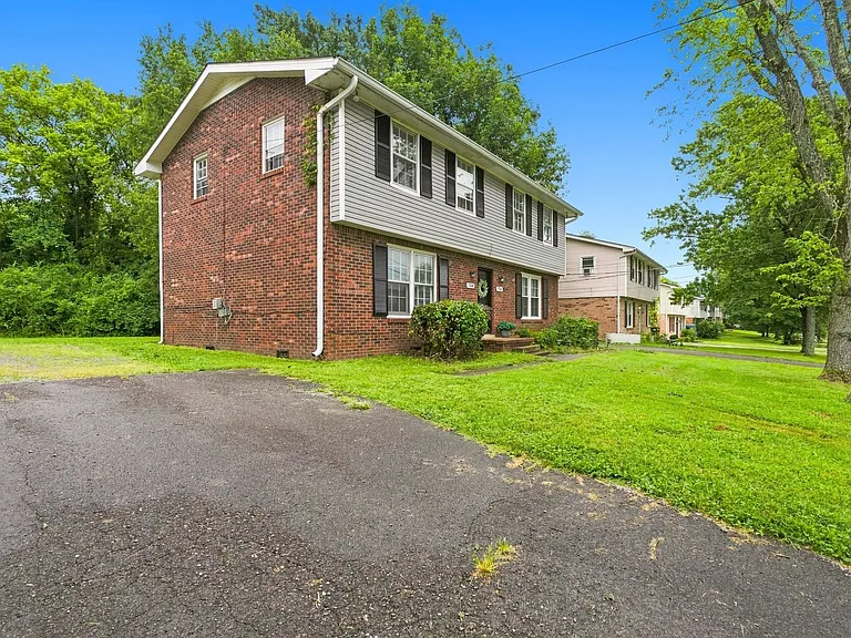 758 McPherson Dr — Photo 3