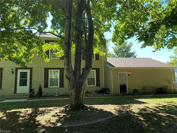 2nd image of 533 Heritage Sq #203