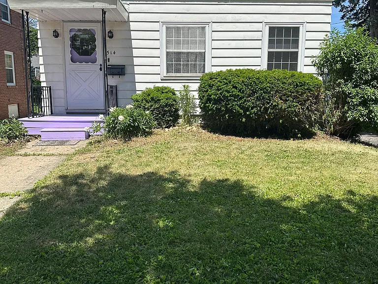 514 W Lakeside St — Photo 1