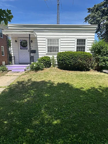 514 W Lakeside St Photo 1