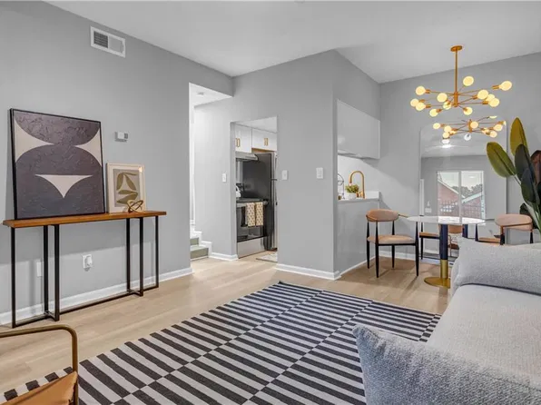 322 Pacific Dr, Hampton, VA 23666