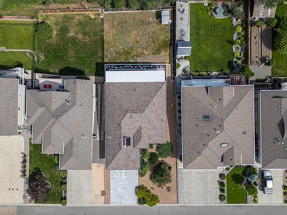 3rd image of 3727 Overlander Dr