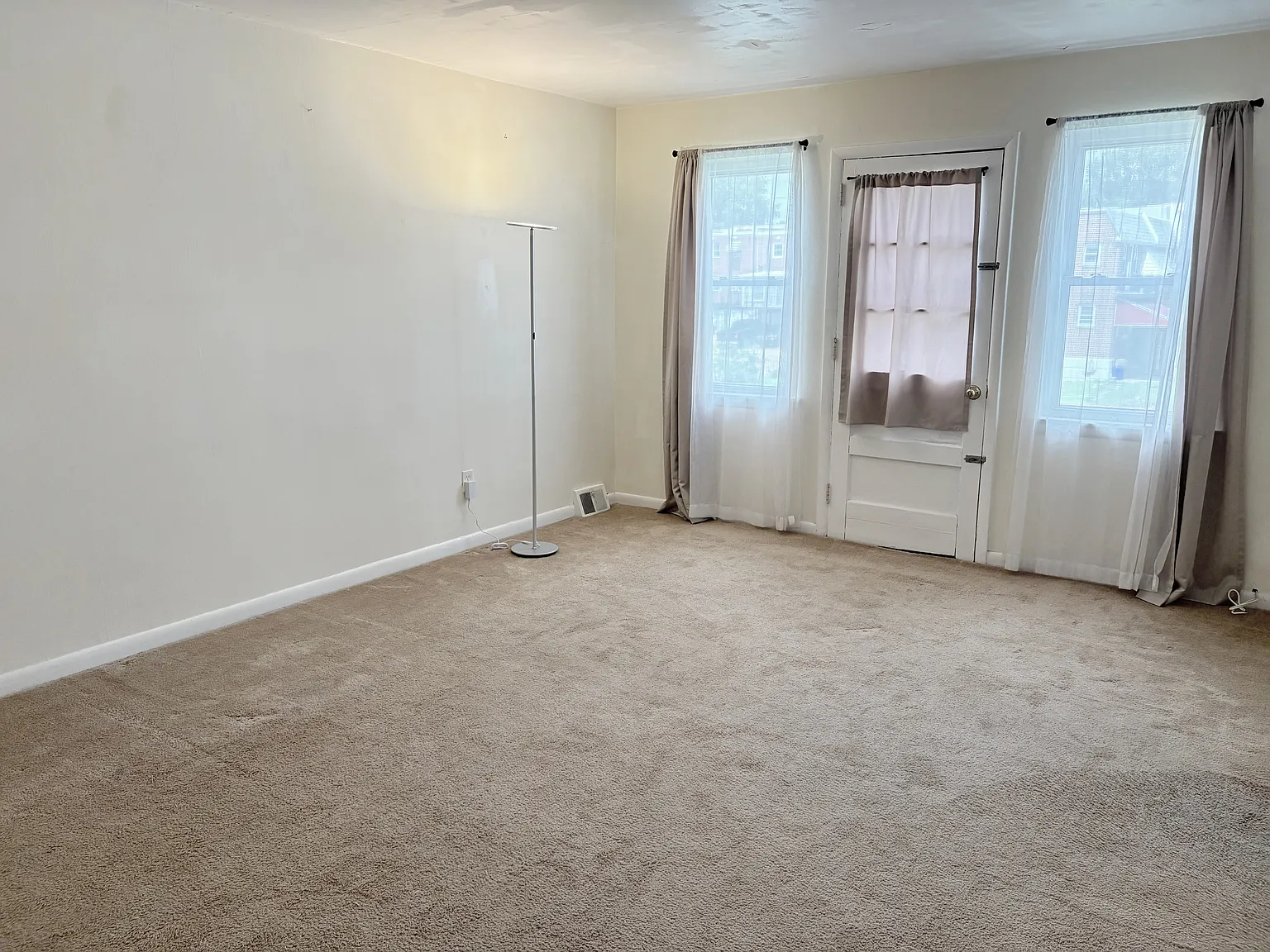 2 bed, 900 sqft, $1,350 — Photo 3