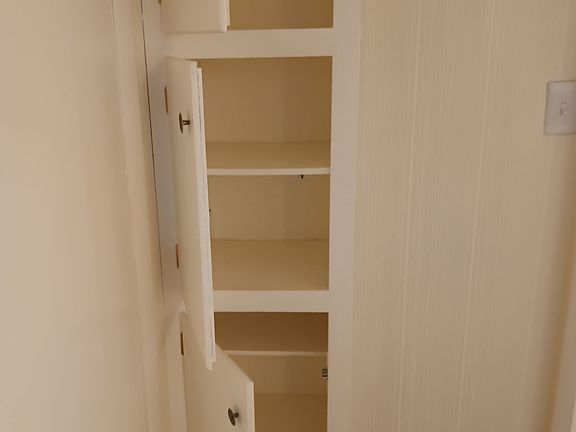 3rd image of 719 N Walnut St