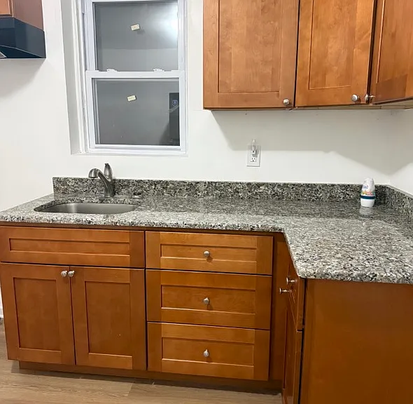 5829 N Woodstock St — Photo 3