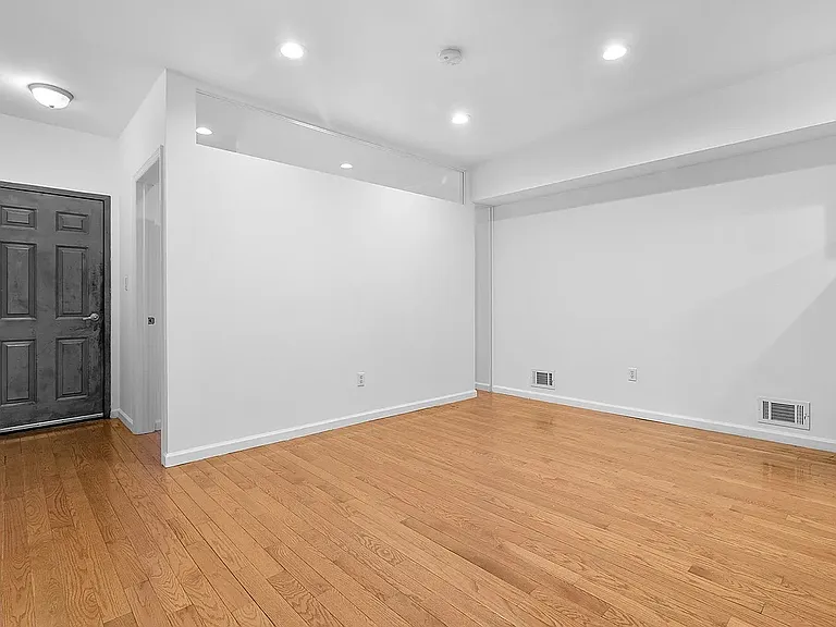 315 22nd St #1 — Photo 2