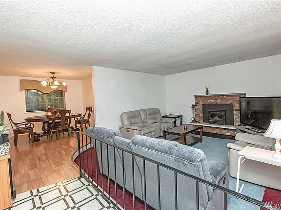 2nd image of 578 NE Valley Oak Dr