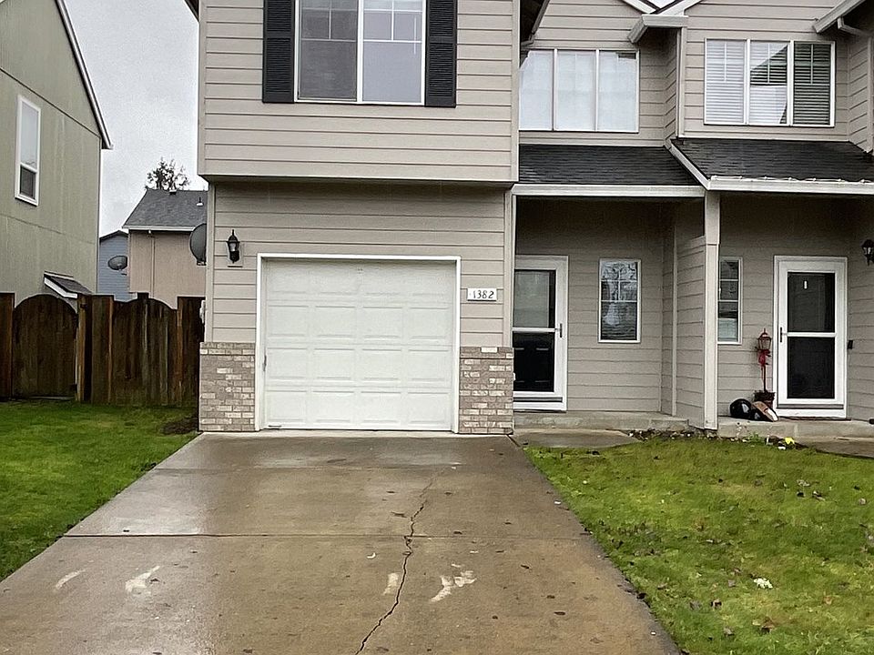 1st image of 1382 NE Birkshire Ct