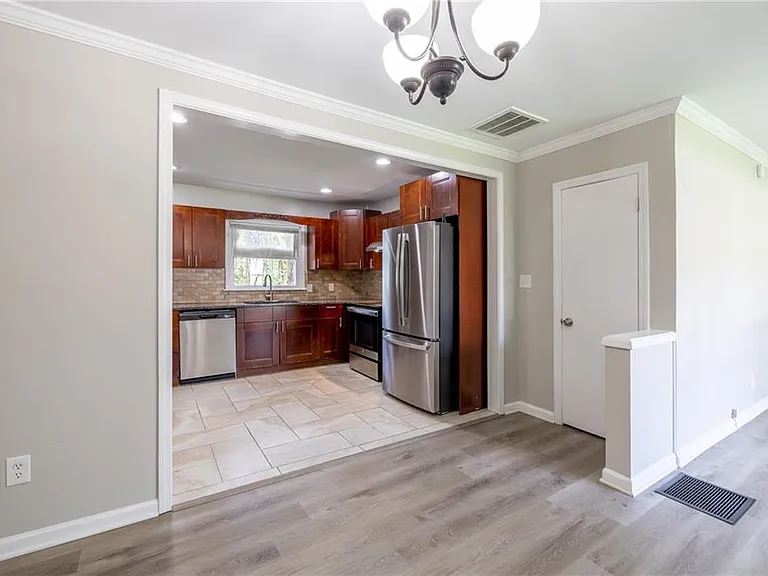 2945 Belvedere Ln — Photo 6