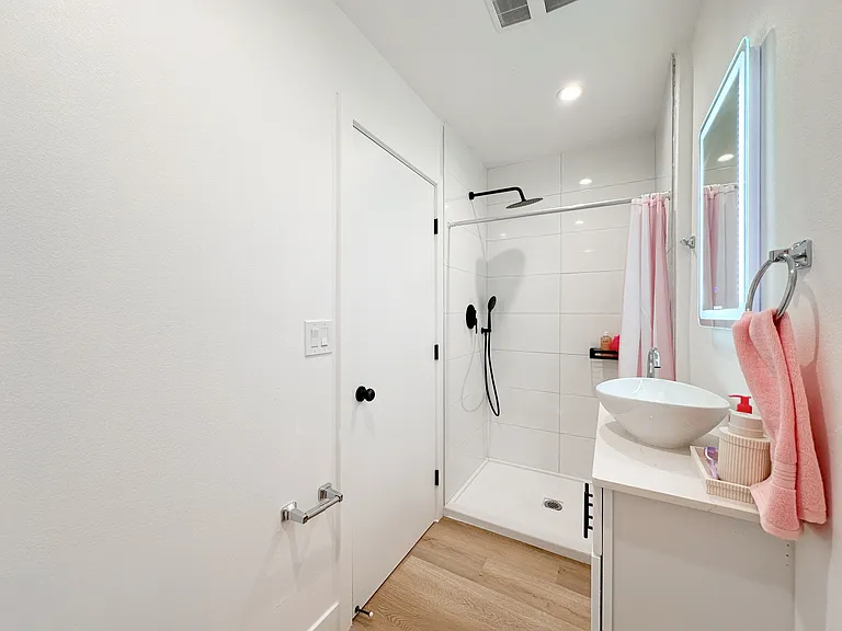 1338 West 35th Place — Photo 26