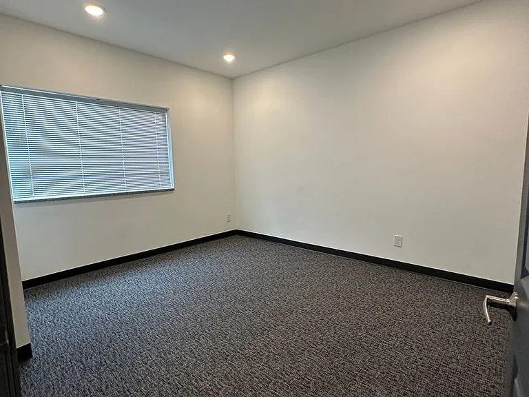 The Eastview — Photo 30
