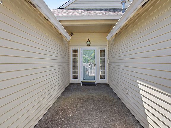 4th image of 15803 SE 27th Cir