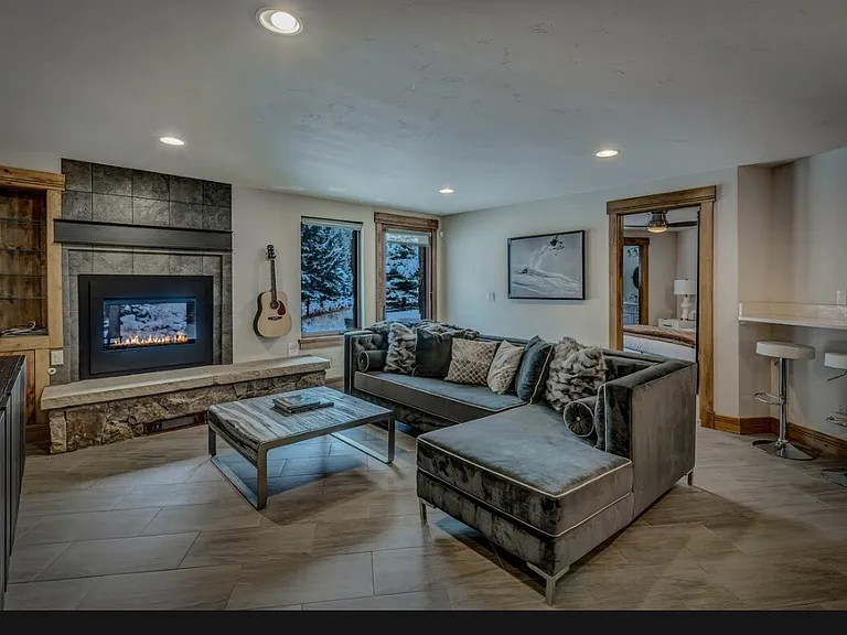 2366 S Frontage Rd W — Photo 22