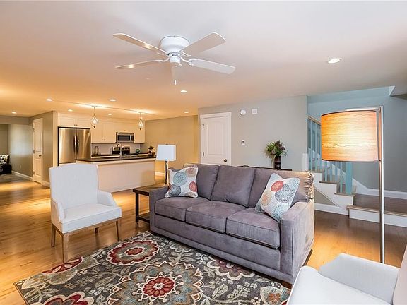5th image of 9 Lexington Drive #1