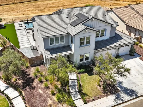 1048 Sawtooth Way S, Madera, CA 93636