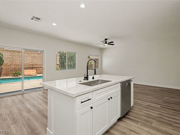 2nd image of 2922 Mastercraft Ave