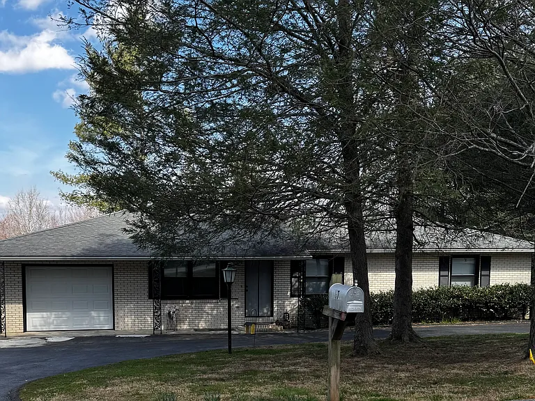 67 Underhill Rd — Photo 1