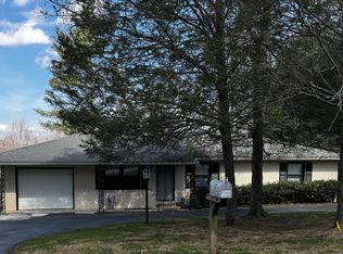 67 Underhill Rd, Hendersonville, NC 28792