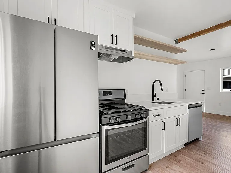 Echo Lake Apartments — Photo 34
