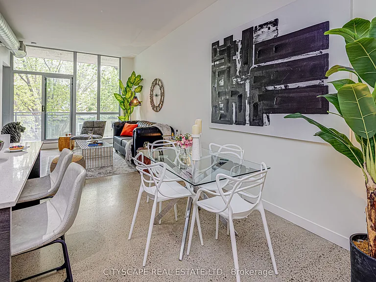 510 King St E #313 — Photo 9