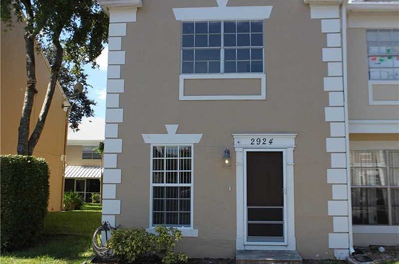 1st image of 2924 Dorchester Ln #0