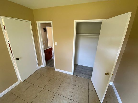 Bedroom / Closet
