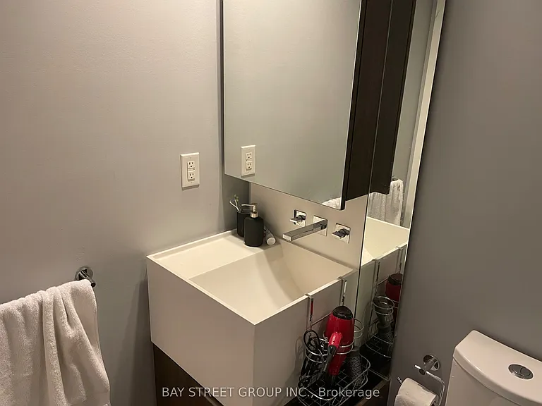 1 Bloor St E #5203 — Photo 5