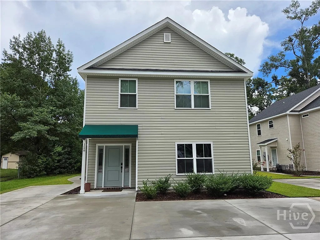 8 bed, 6.5 bath, 8930 sqft, $7,000 — Photo 1