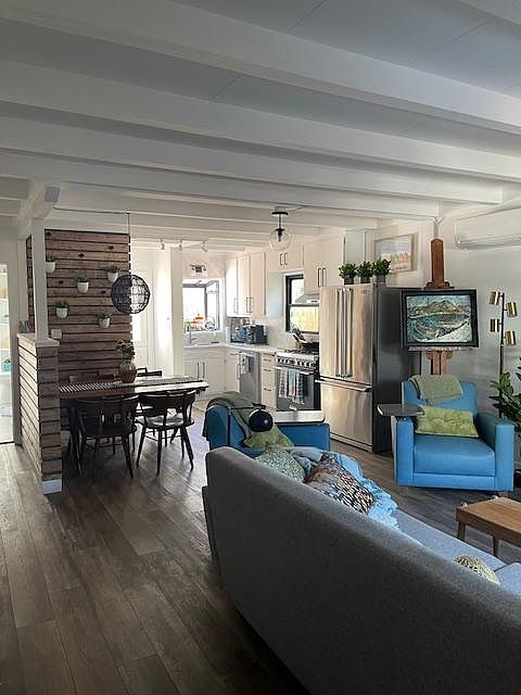 beachy, mid century modern vibe in this adorable 2/2 cottage by the sea!