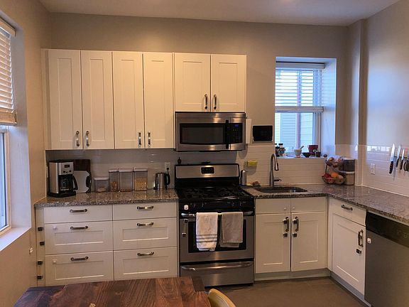 Eat-in kitchen