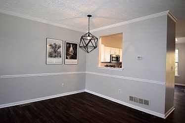 5th image of 419 Woodstock Ln