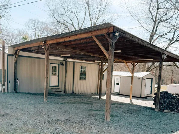 302 W Cedar St, De Valls Bluff, AR 72041