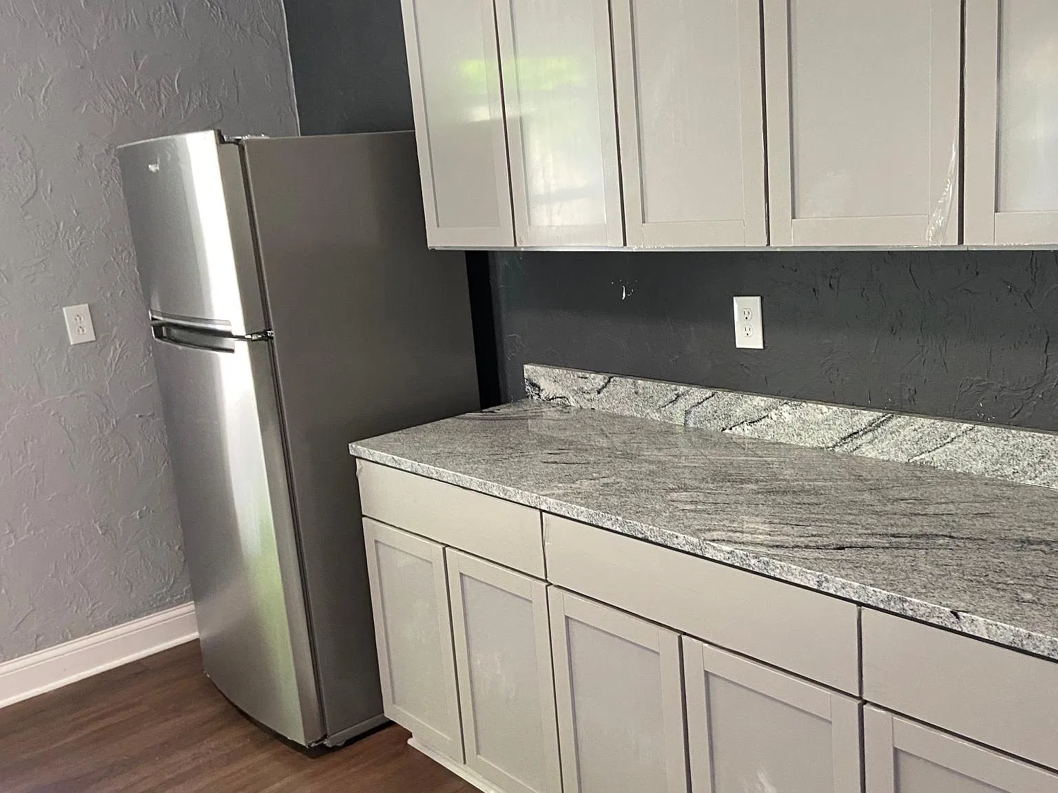 1 bed, 700 sqft, $1,100 — Photo 2