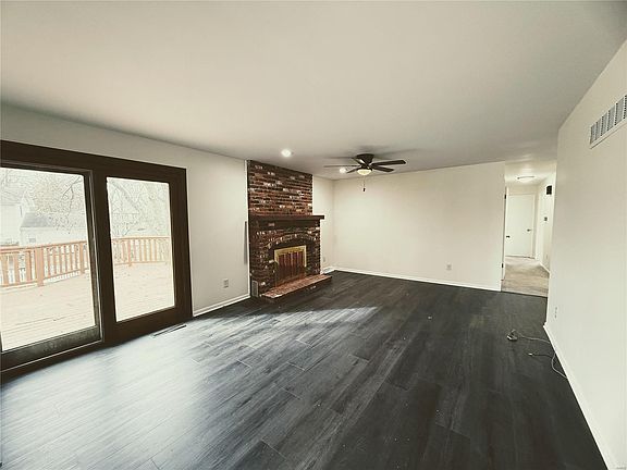 3rd image of 2109 Crestline Dr