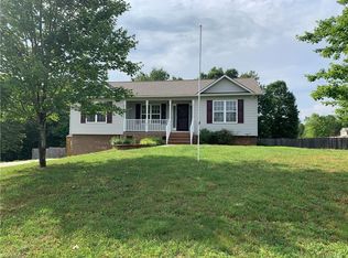 114 Hawksbridge Rd, Mount Airy, NC 27030
