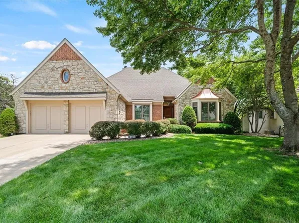 12917 Broadmoor St, Overland Park, KS 66209